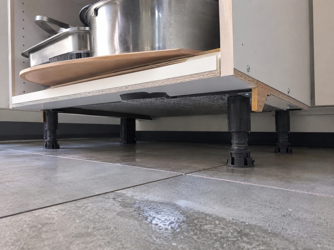 Kast op koude vloer